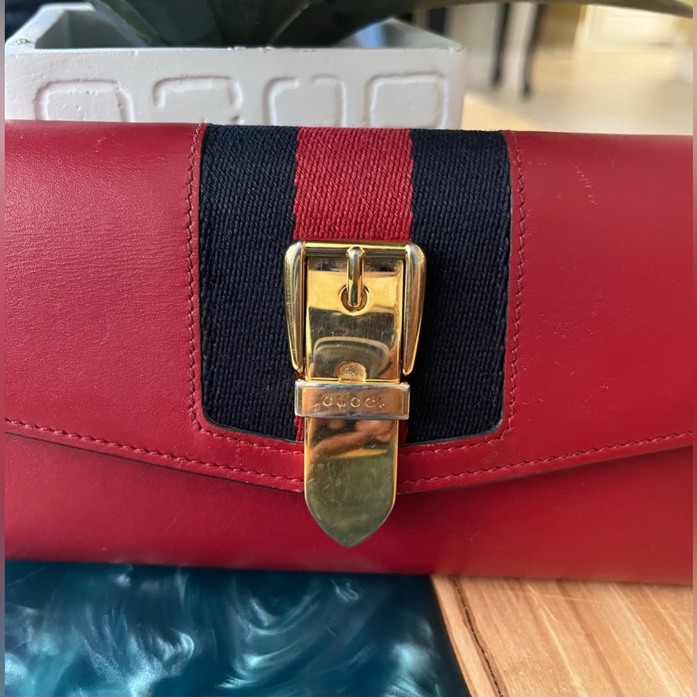 Gucci Sylvie Web Continental Wallet in Red and Blue with Gold Clasp - Picture 2 of 16